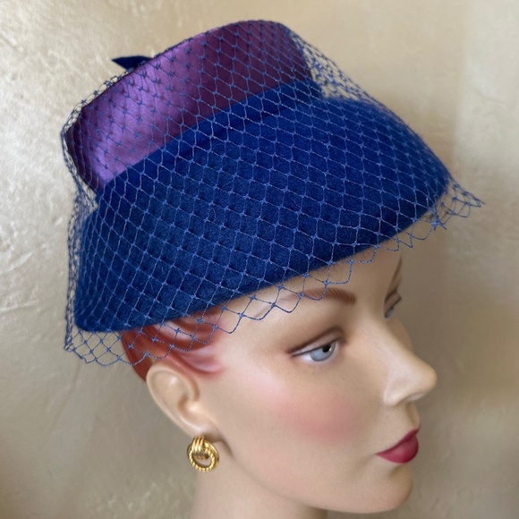 BEAUTIFUL ROYAL BLUE 1960S' FELT "BUCKET " HAT + PURPLE SATIN BAND + BLUE VEIL - Picture 3 of 11